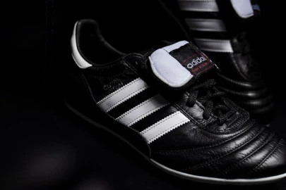 card Las mejores botas de fútbol negras