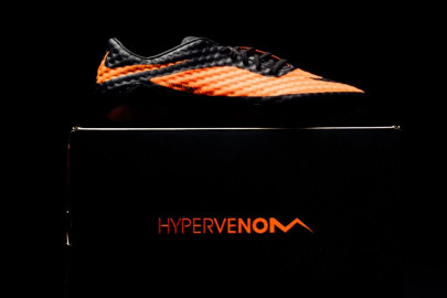 post card Vuelven las Nike Hypervenom