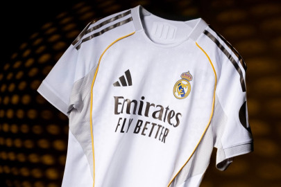 post card Nueva camiseta para el Real Madrid 2025/2026